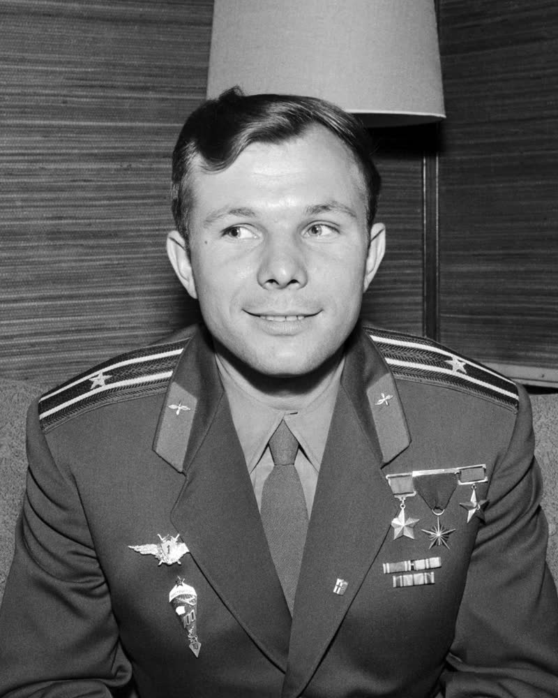 Yuri Gagarin in uniform, 1961